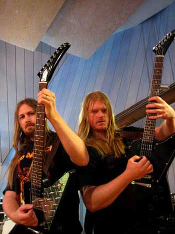les de gitarste d amon amarth